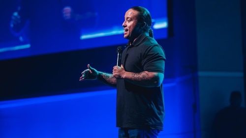 pastor-larry-preaching