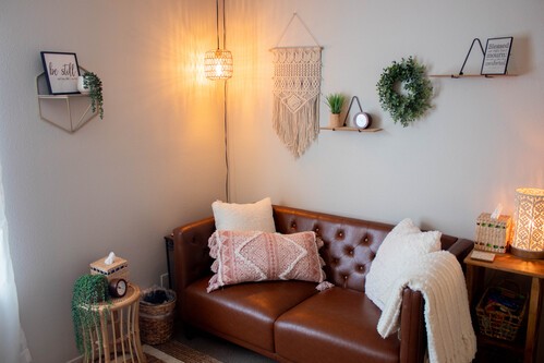 interior-of-abundant-life-counseling-services-north-austin-location-green-office-view-two