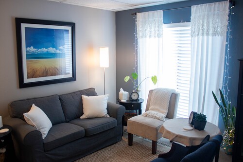 interior-of-abundant-life-counseling-services-north-austin-location-blue-office-view-two
