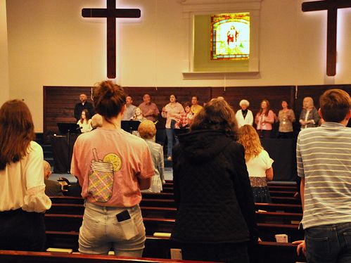 church service, worship service, music, contemporary worship, contemporary music, contemporary worship in Gaffney, contemporary worship in chesnee, come as you are, blue jeans, dress shirt, dress casual, crosses, cross, light up cross,