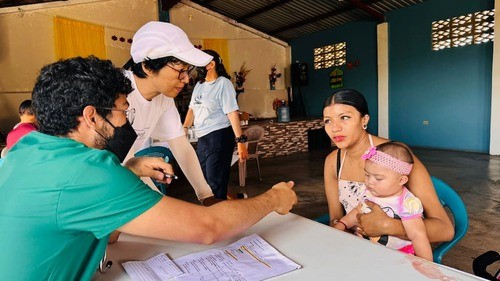 为一位母亲提供医疗问诊