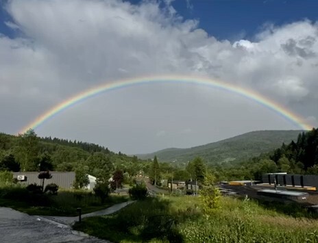 Bright Rainbow at Women's Retreat in Ukraine 乌克兰妇女退修会所看到的明亮彩虹
