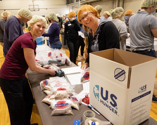 church goers packing food bags for US Hunger