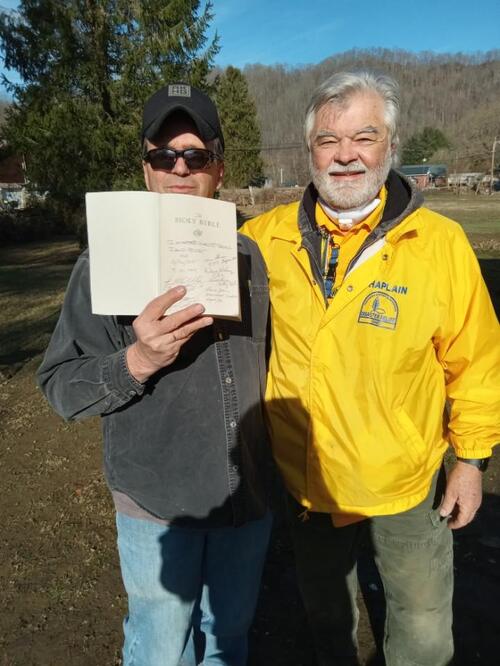 Ohio DR Chaplain Tom McCullough witnessed to Dave and led him to the Lord in Williamson, WV. 