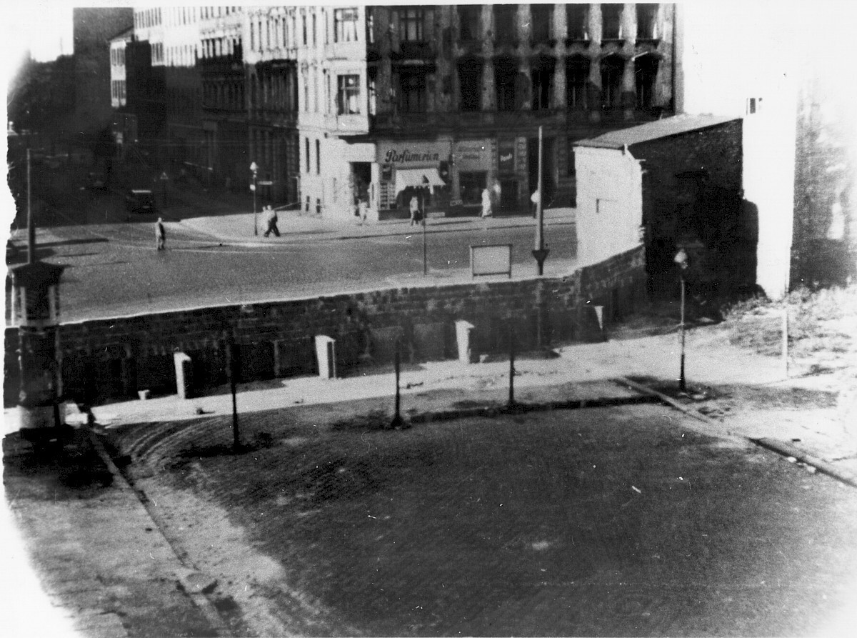 Berliner Mauer, Bernauer Straße/Strelitzer Straße