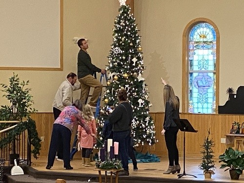 Decorating sanctuary for advent