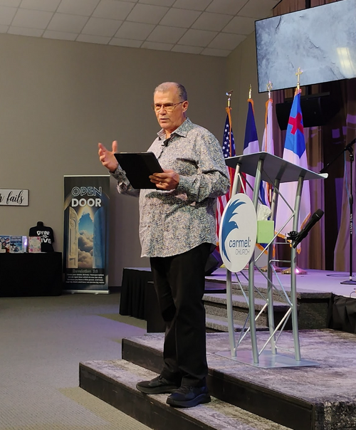 Pastor Gerri Di Somma teaching a bible lesson