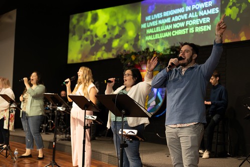 Worship at A Fresh Wind Church in Elyria, Ohio | 45155 Telegraph Rd. Elyria, Ohio 44035