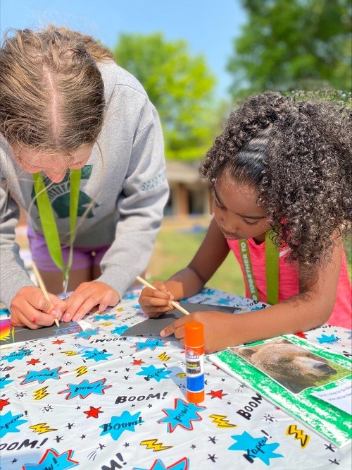 kids doing an arts an crafts project