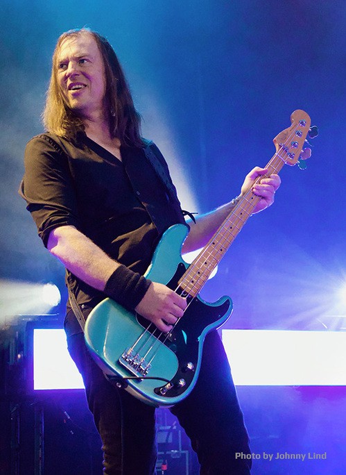 Rick Burch of Jimmy Eat World uses the Babicz FCH-4, Original Series bass bridge